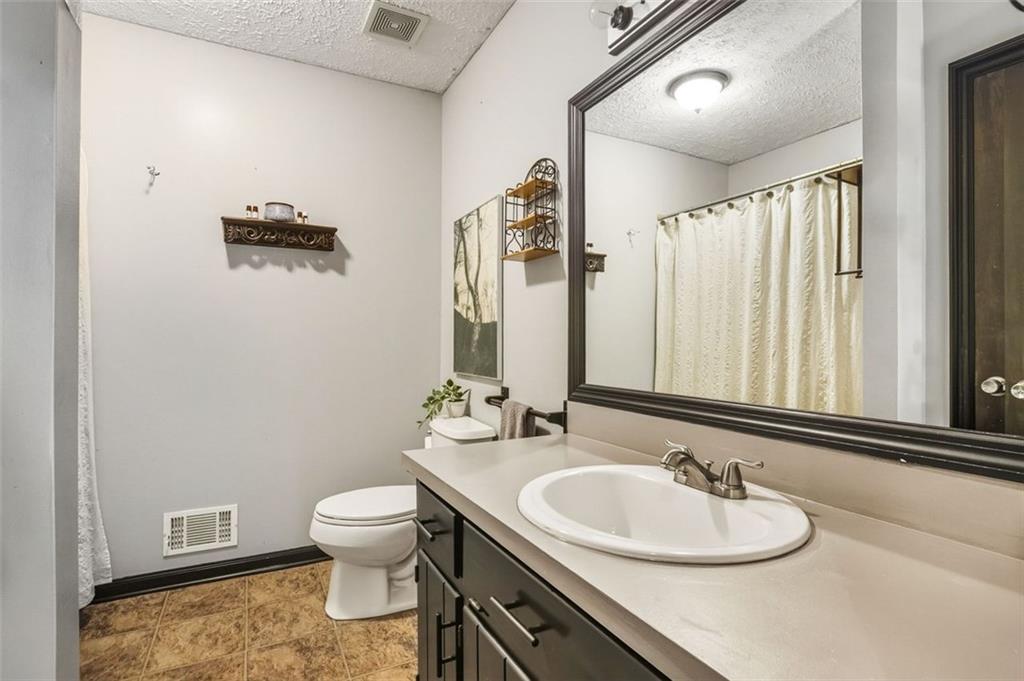 161 W Mountain Oak Street