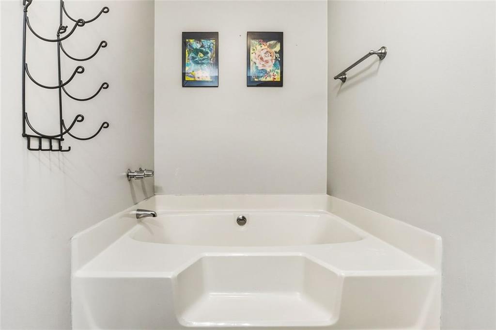 161 W Mountain Oak Street