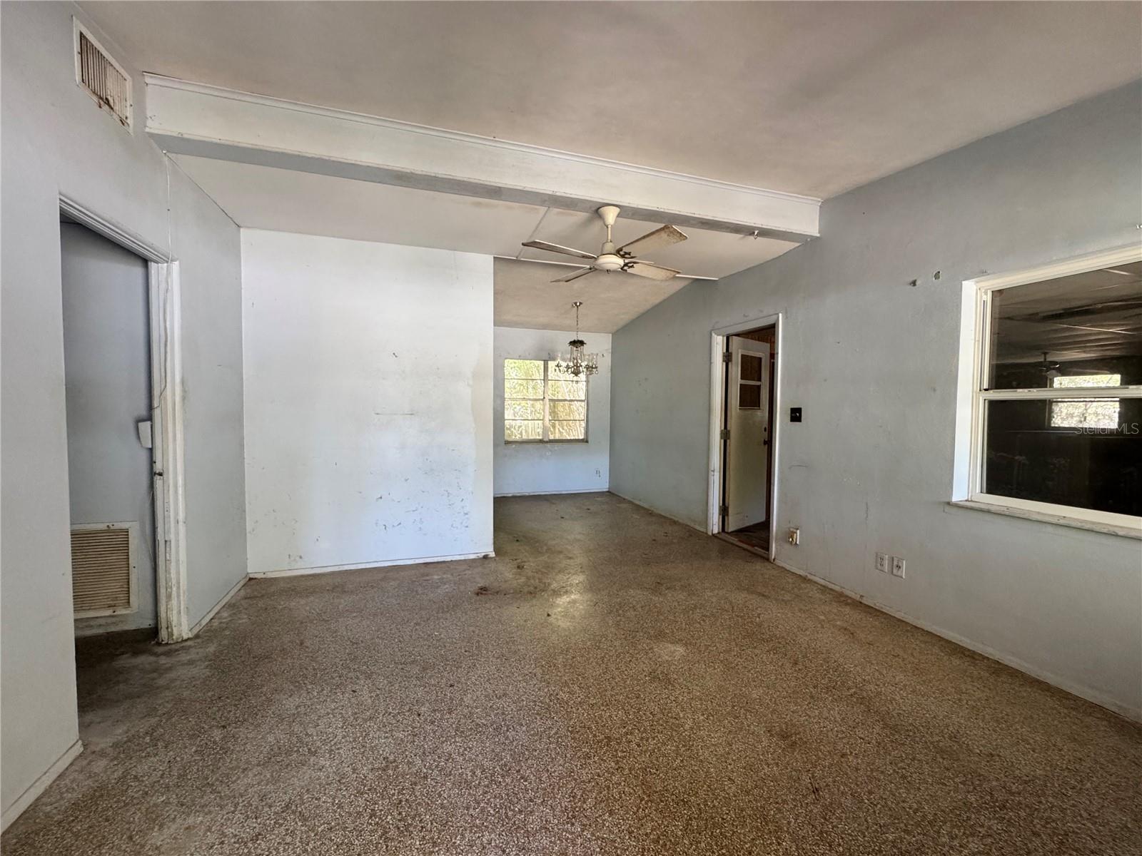 122 LAUREL DR