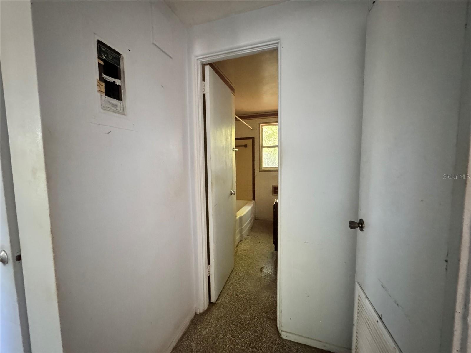 122 LAUREL DR