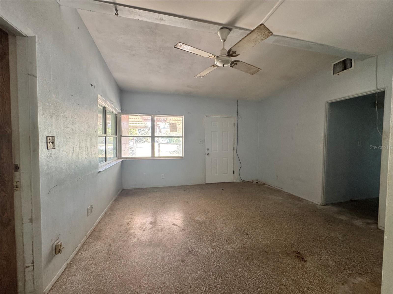 122 LAUREL DR