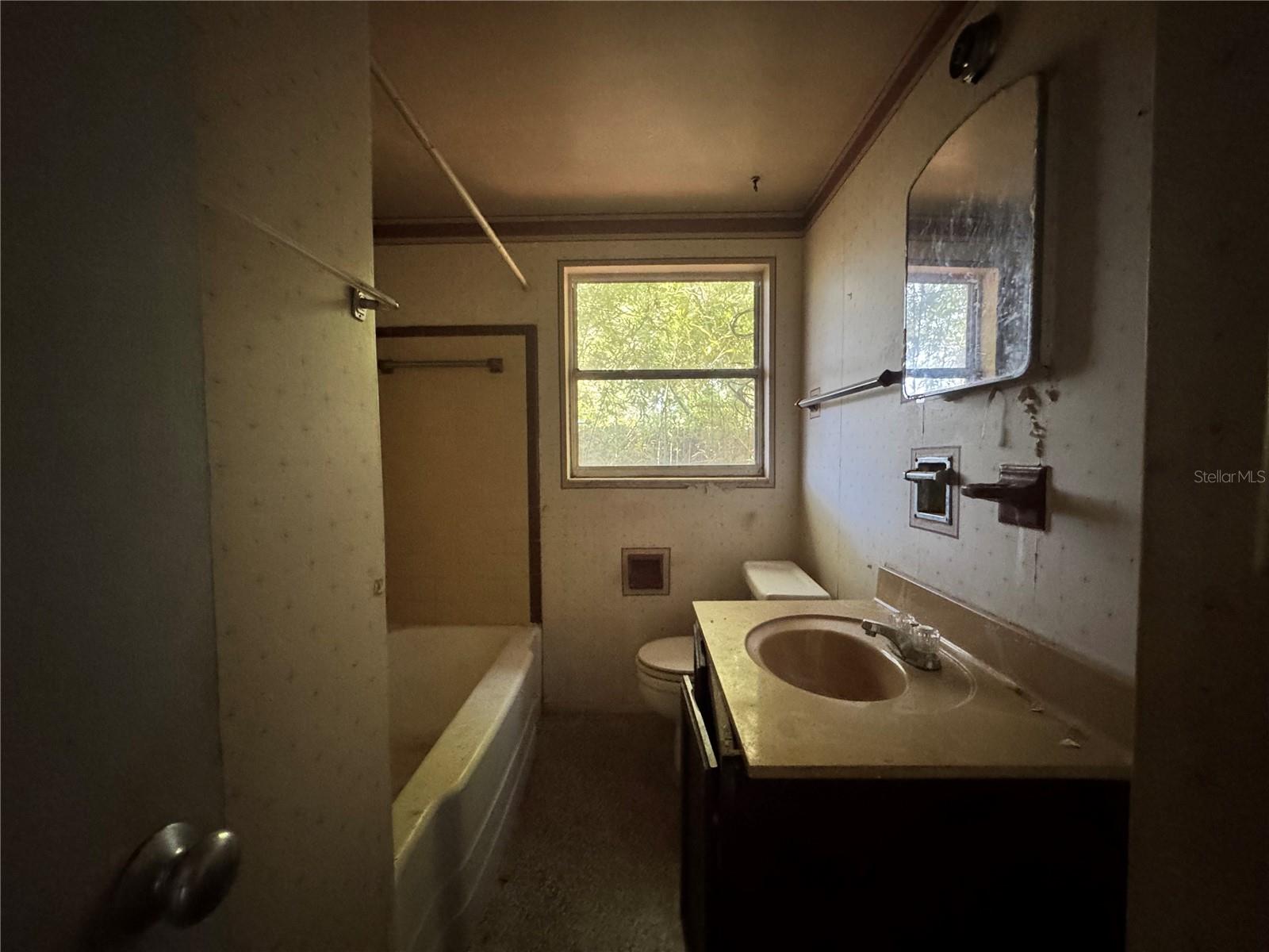 122 LAUREL DR