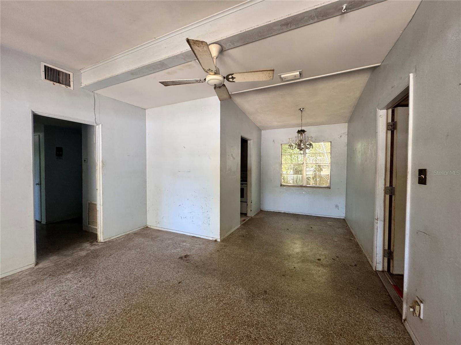 122 LAUREL DR