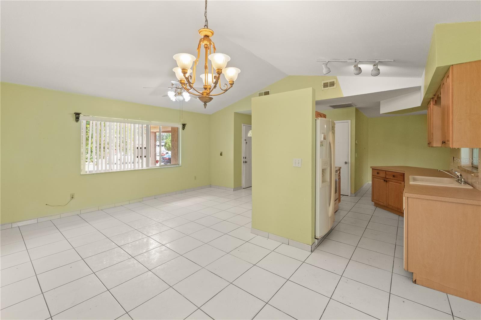 132 ACAPULCO DR