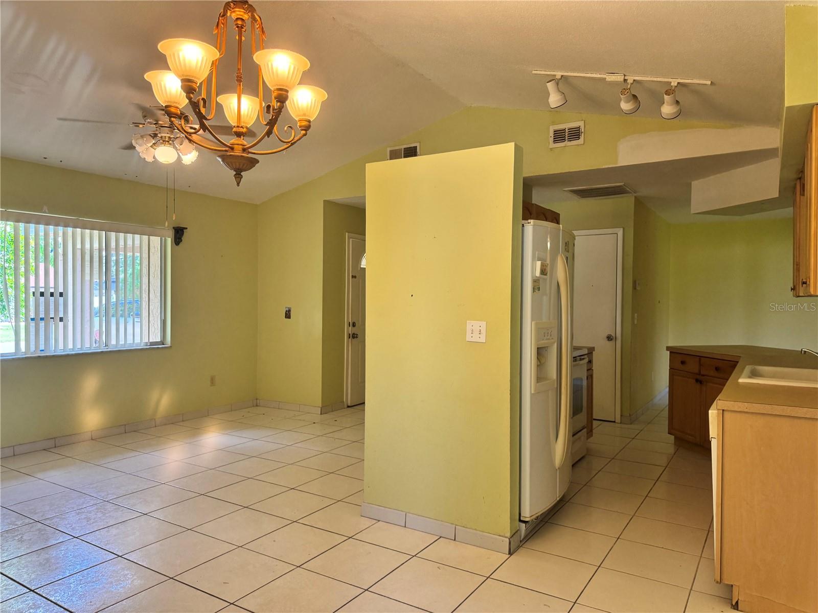132 ACAPULCO DR