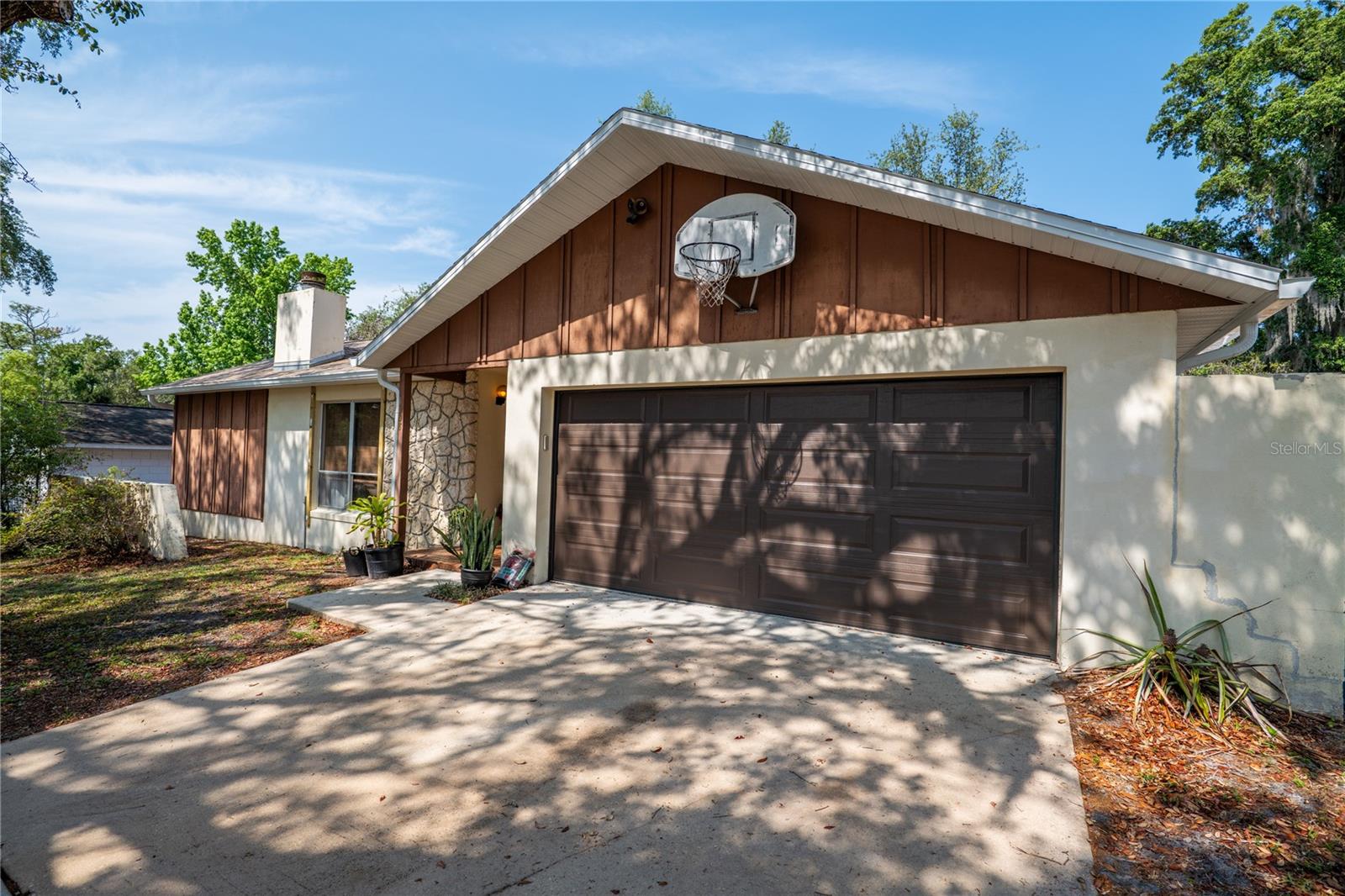 2708 BURTON LN