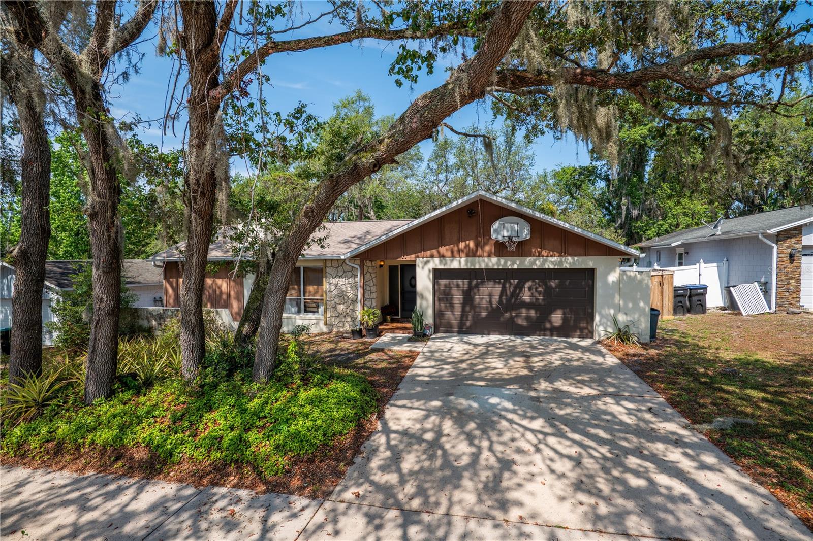 2708 BURTON LN