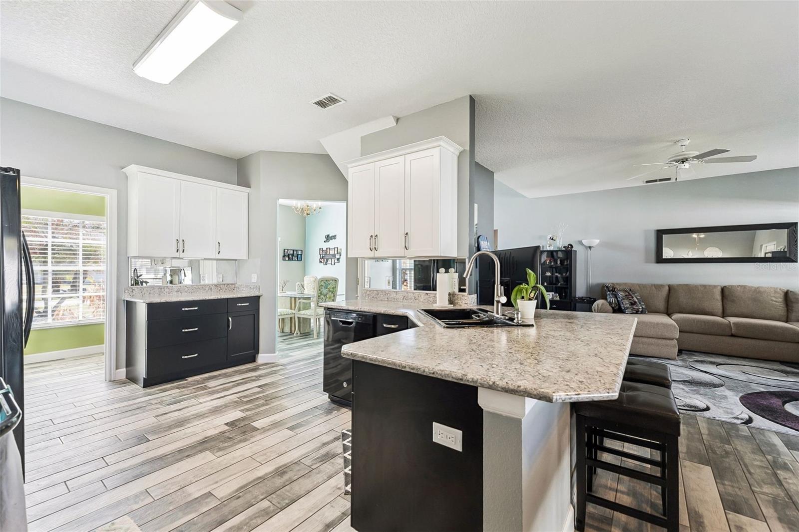 1483 SURREY PARK DR
