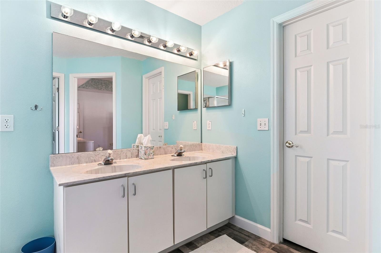 1483 SURREY PARK DR