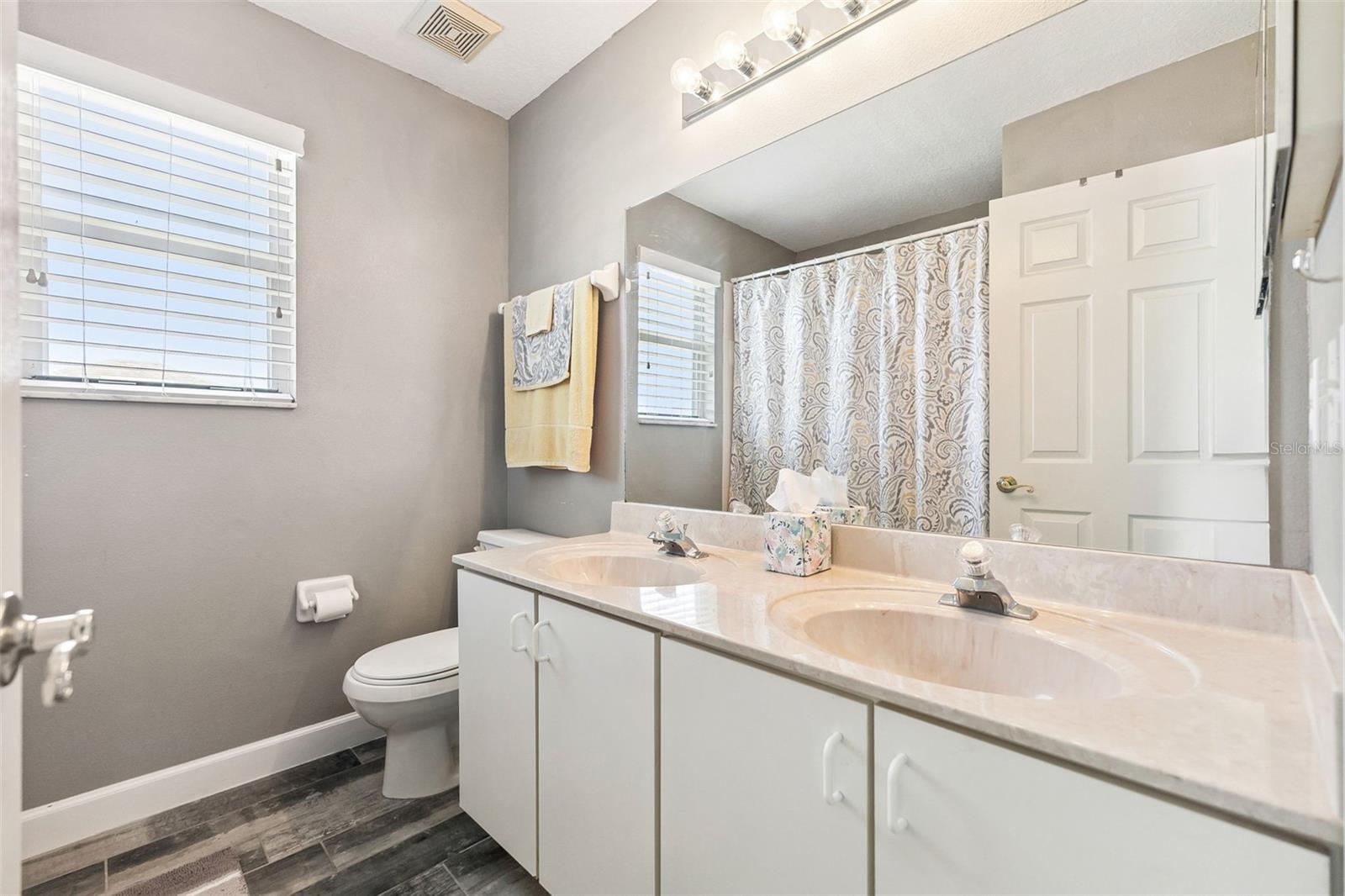 1483 SURREY PARK DR