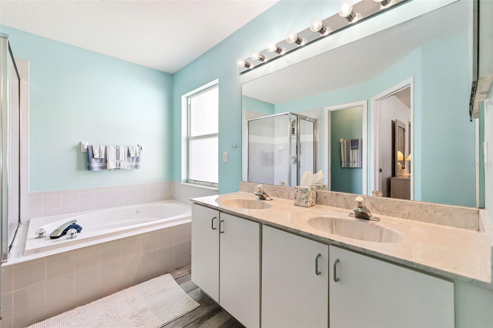 1483 SURREY PARK DR