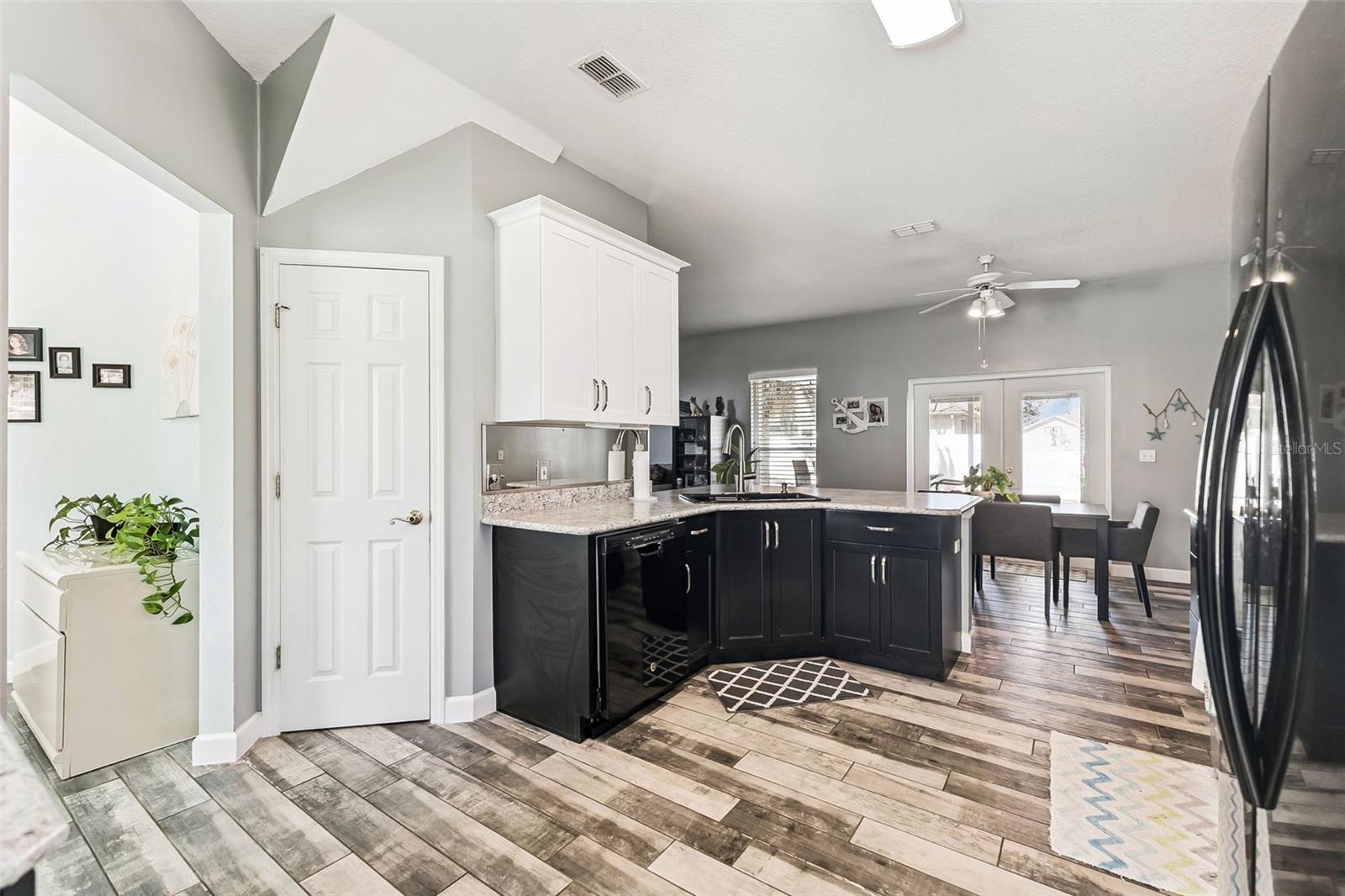 1483 SURREY PARK DR