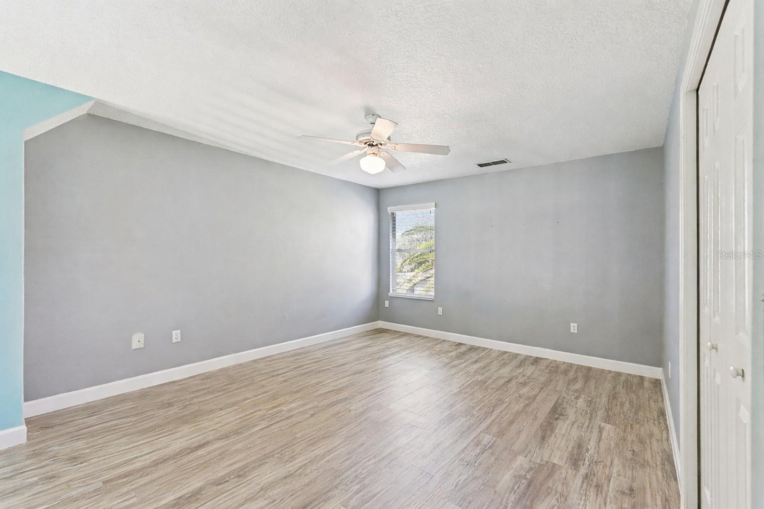 1483 SURREY PARK DR