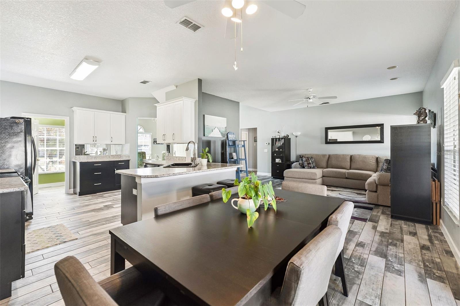1483 SURREY PARK DR