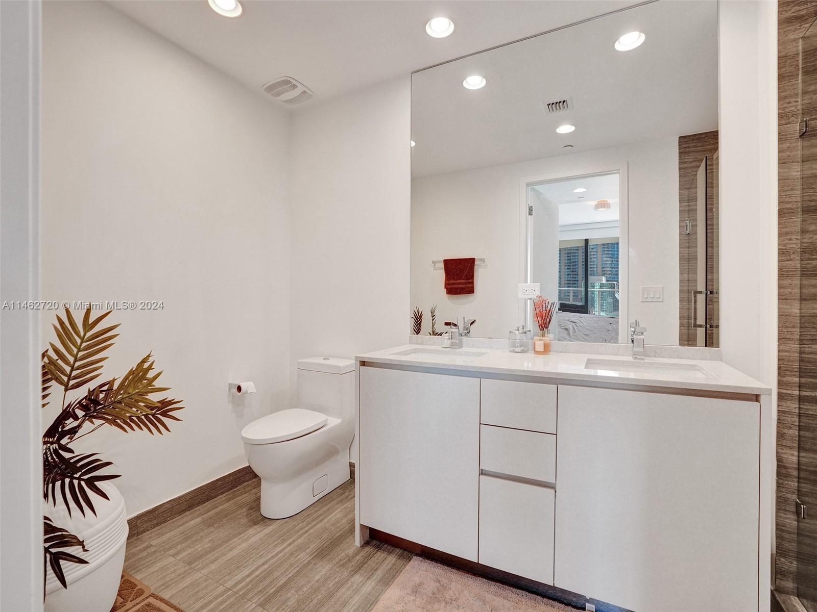 1010 Brickell Ave Unit: 2505