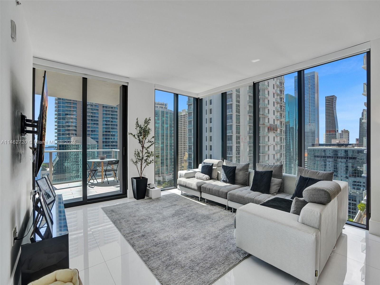 1010 Brickell Ave Unit: 2505