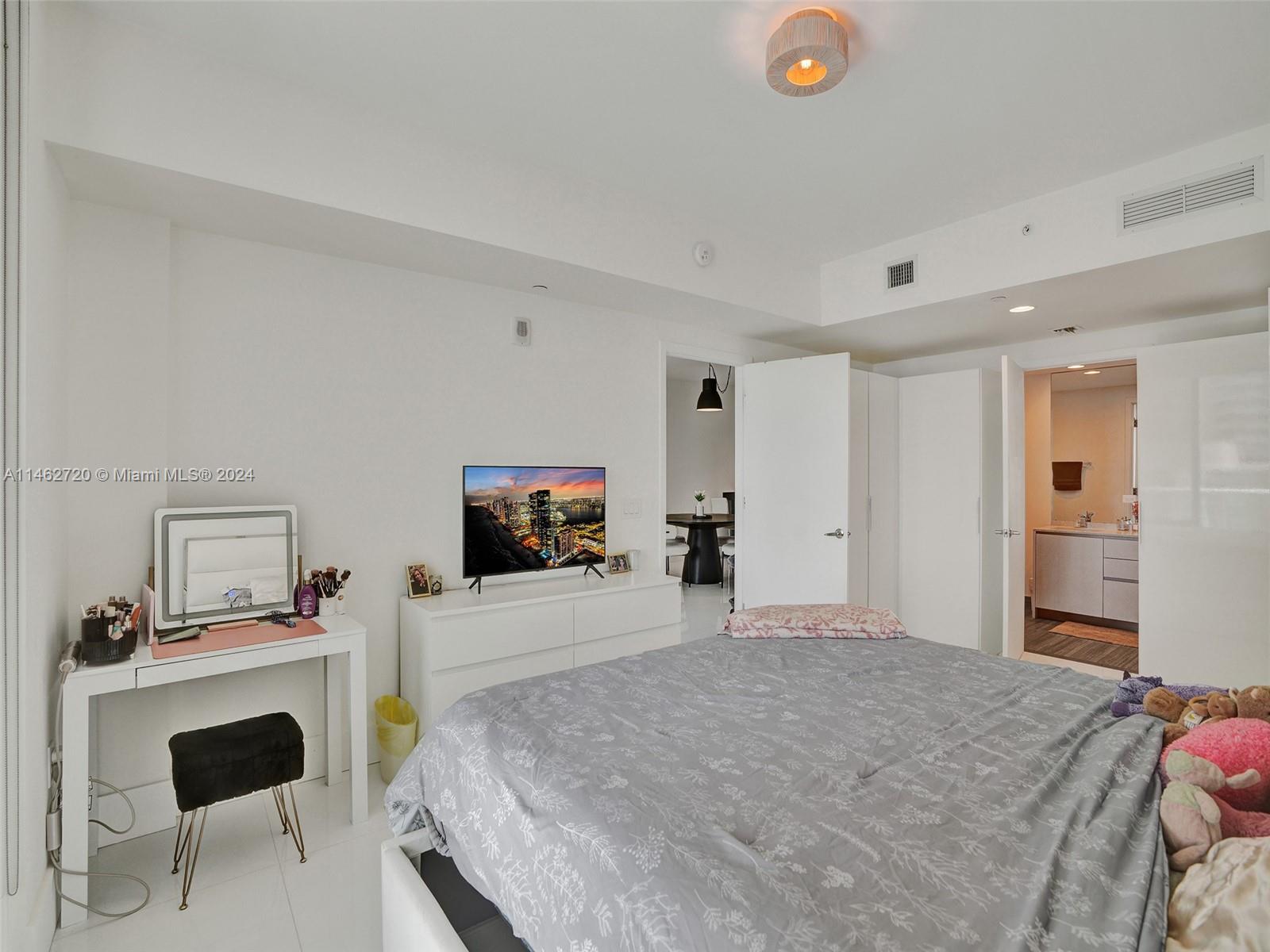 1010 Brickell Ave Unit: 2505