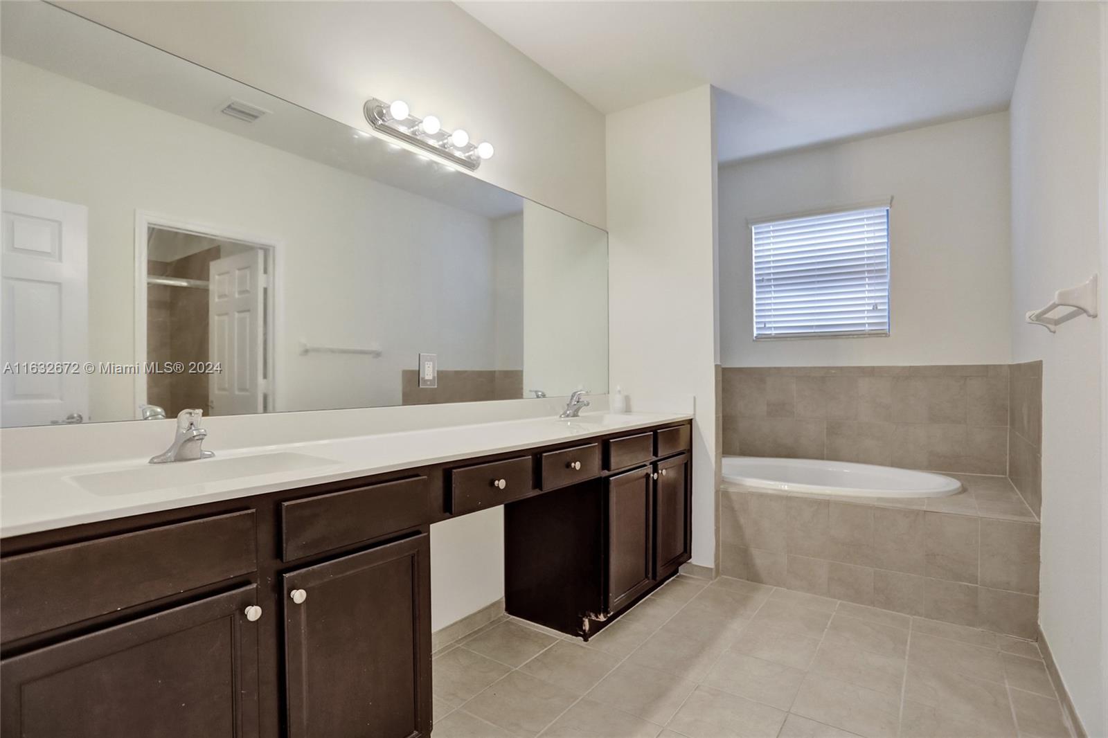 588 SE 35th Ter