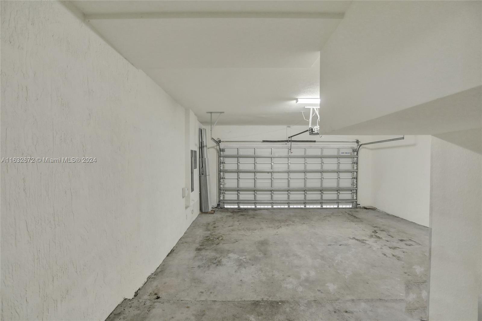 588 SE 35th Ter