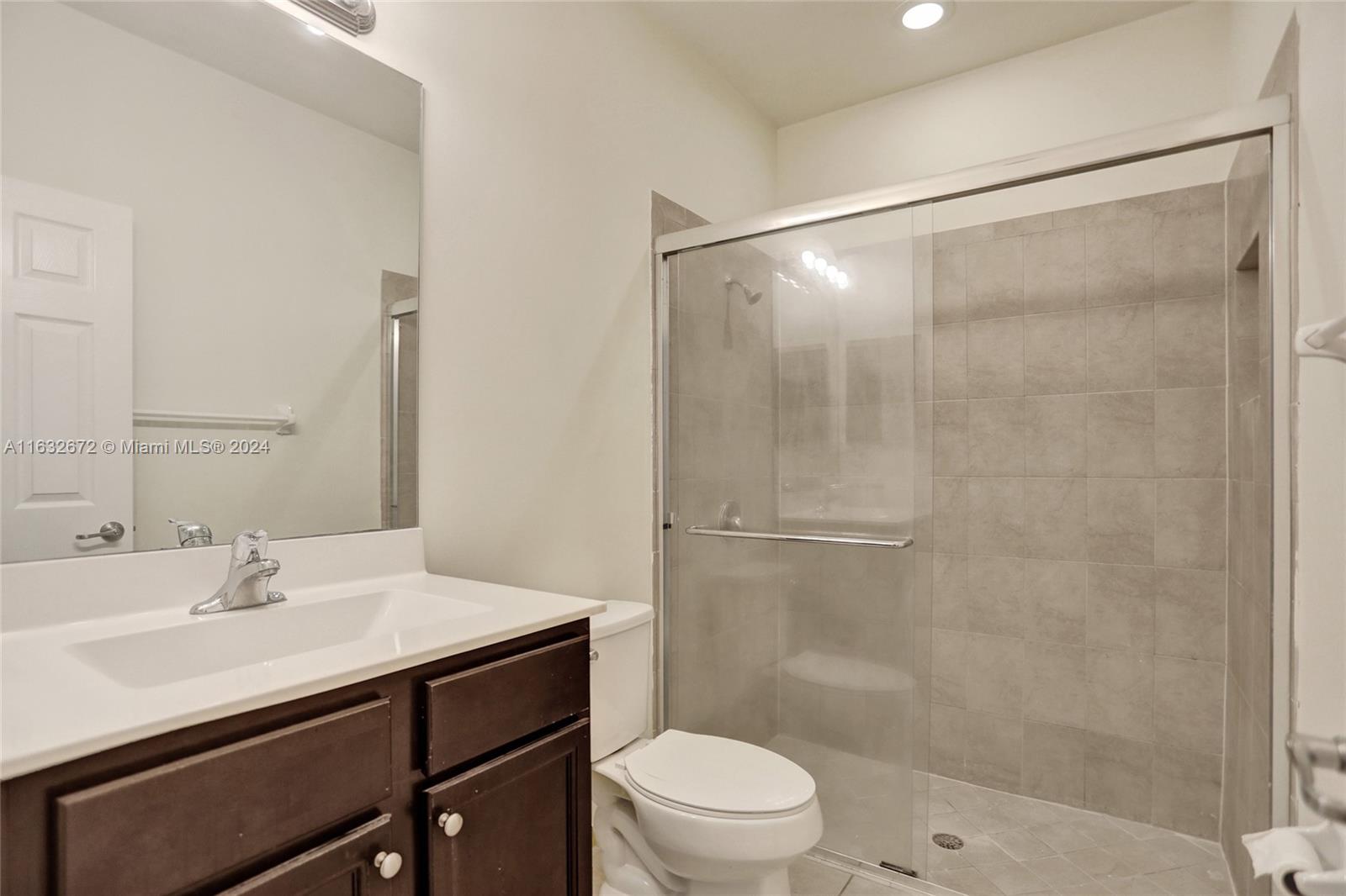 588 SE 35th Ter