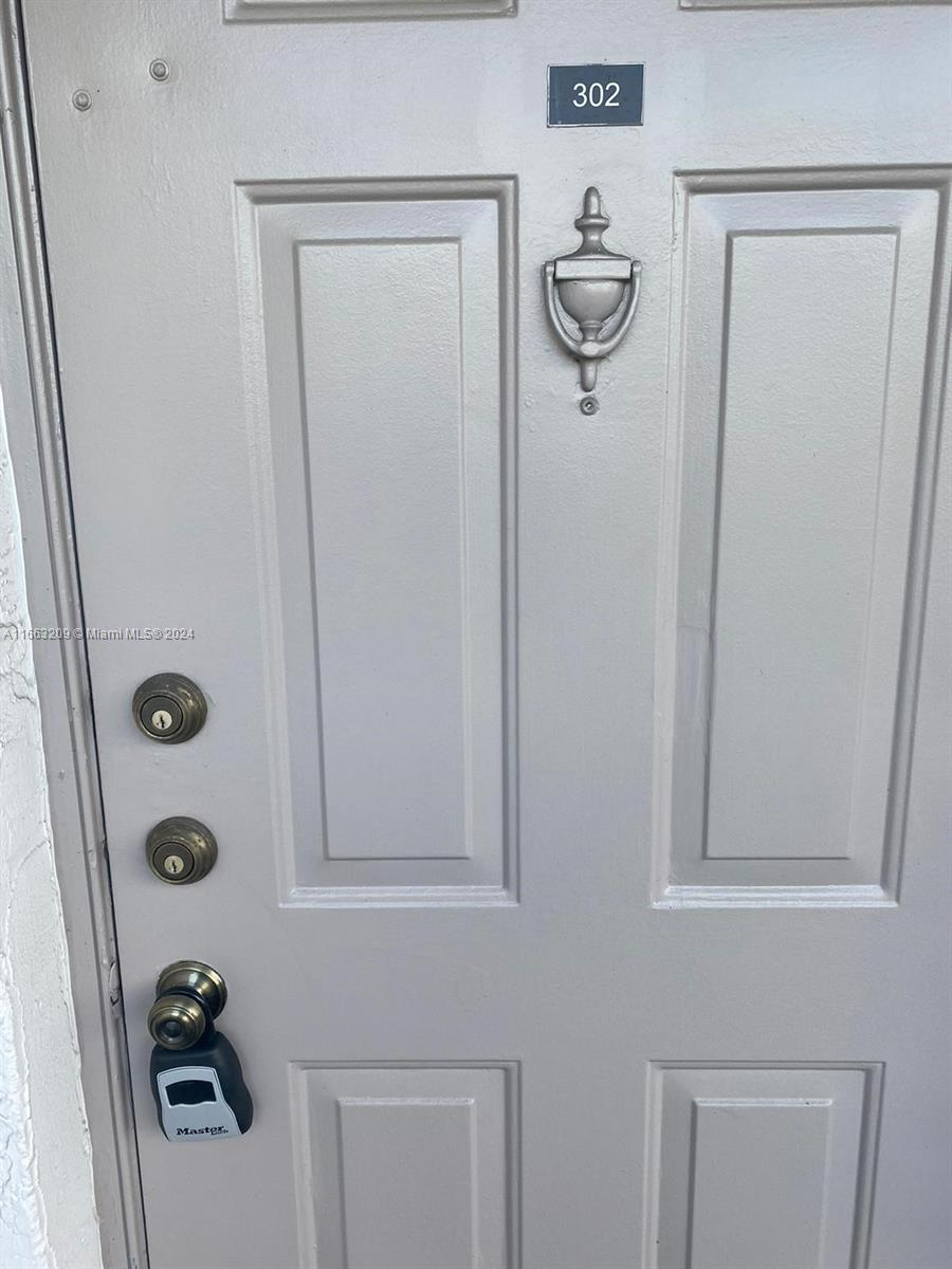 3100 W Rolling Hills Cir # 302