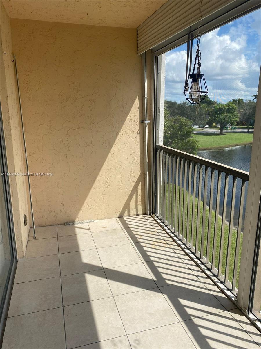 3100 W Rolling Hills Cir # 302
