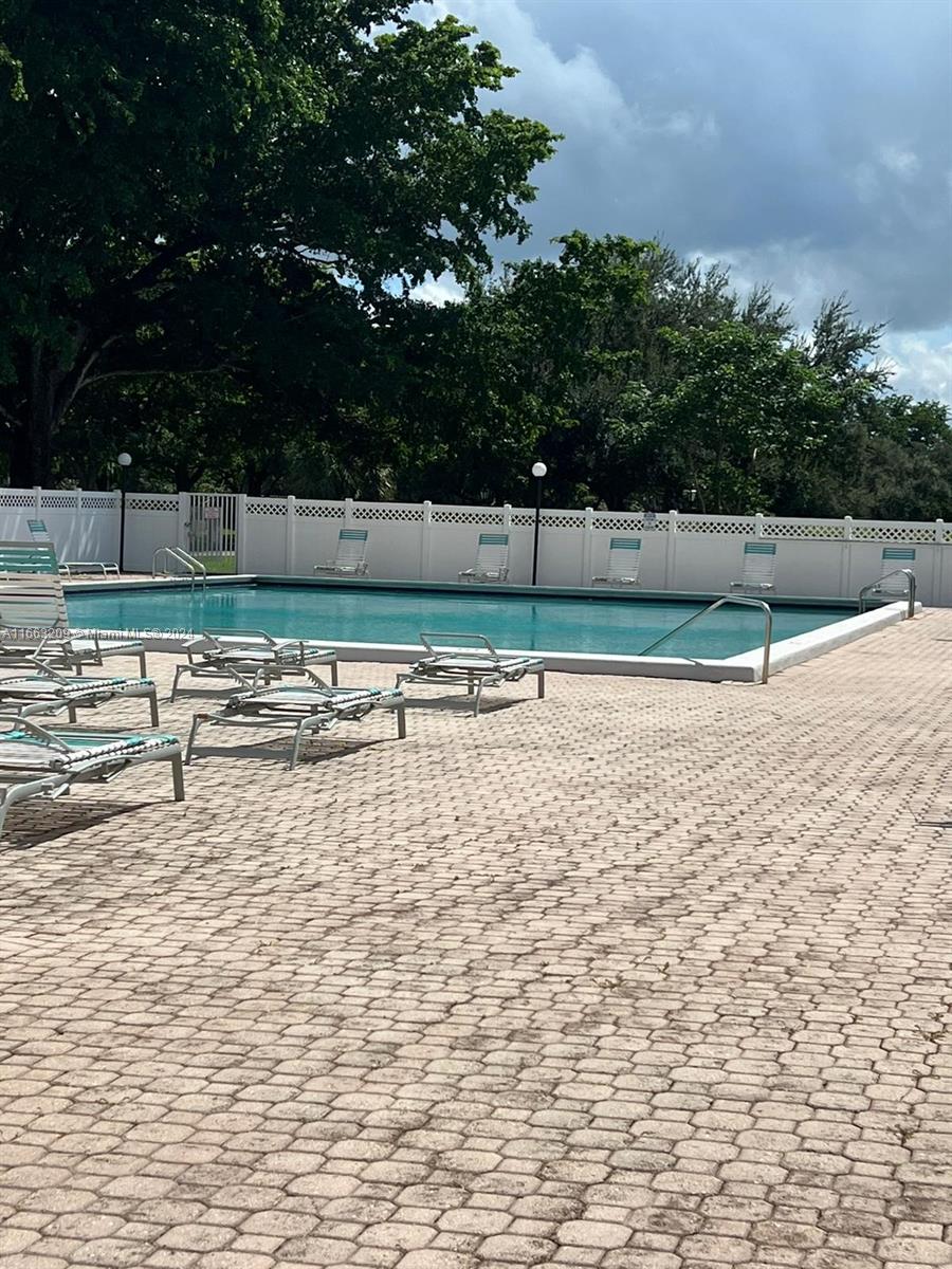 3100 W Rolling Hills Cir # 302