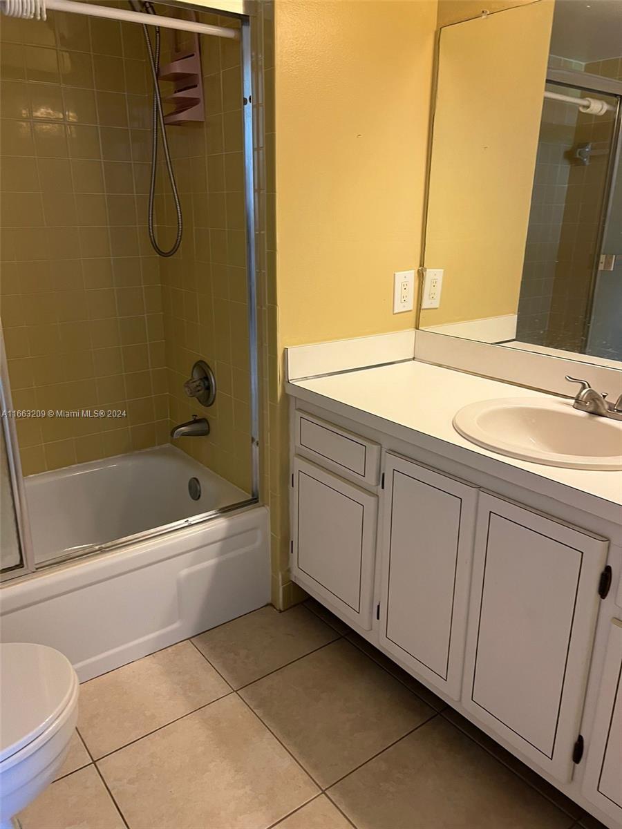 3100 W Rolling Hills Cir # 302
