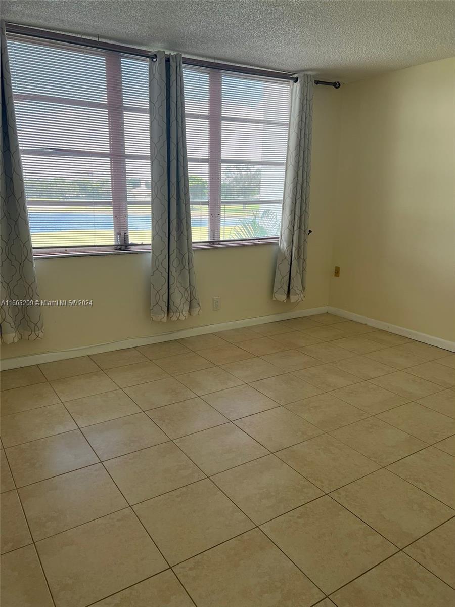 3100 W Rolling Hills Cir # 302