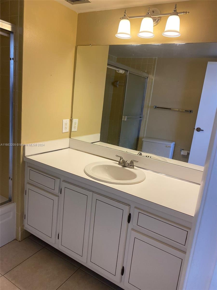 3100 W Rolling Hills Cir # 302