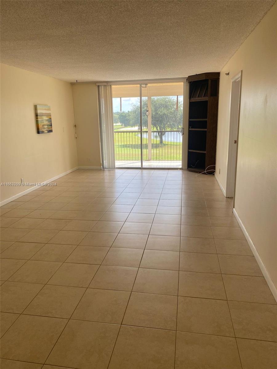 3100 W Rolling Hills Cir # 302
