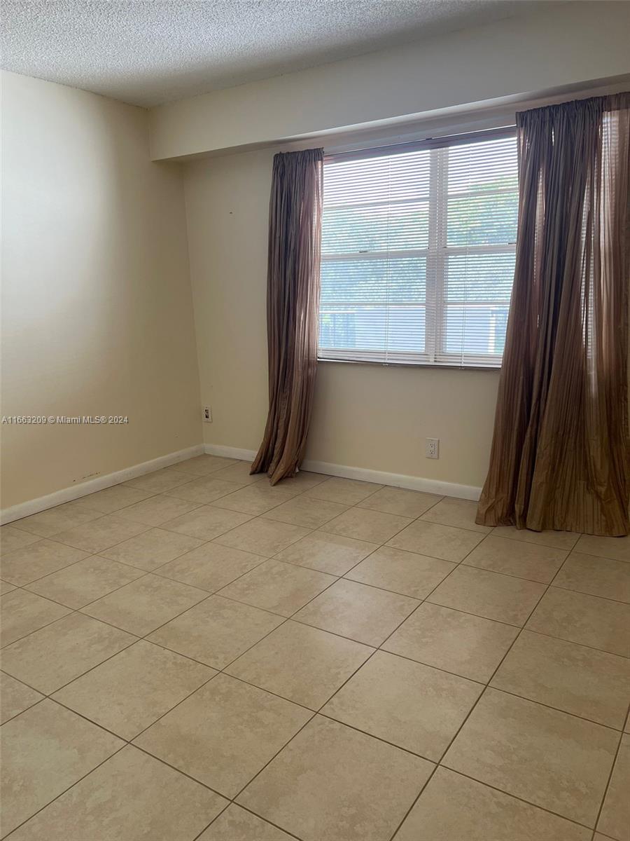 3100 W Rolling Hills Cir # 302