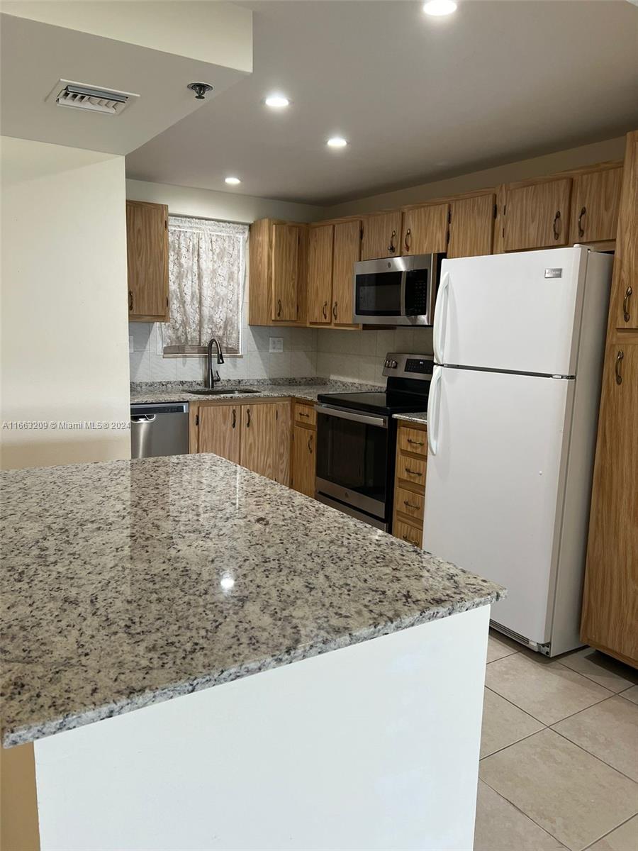 3100 W Rolling Hills Cir # 302
