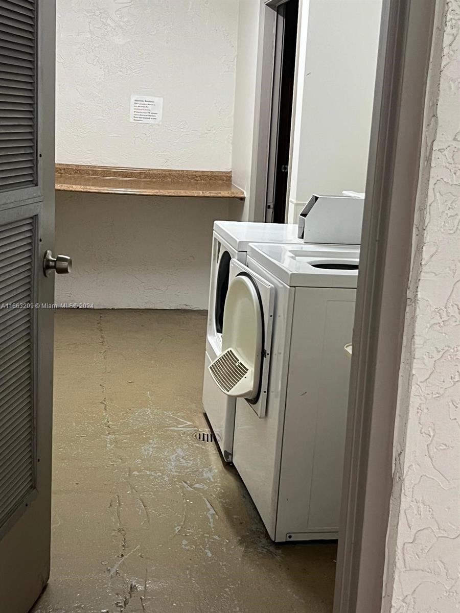 3100 W Rolling Hills Cir # 302
