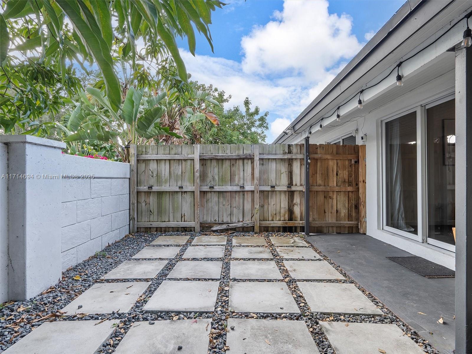 300 SW 23rd St