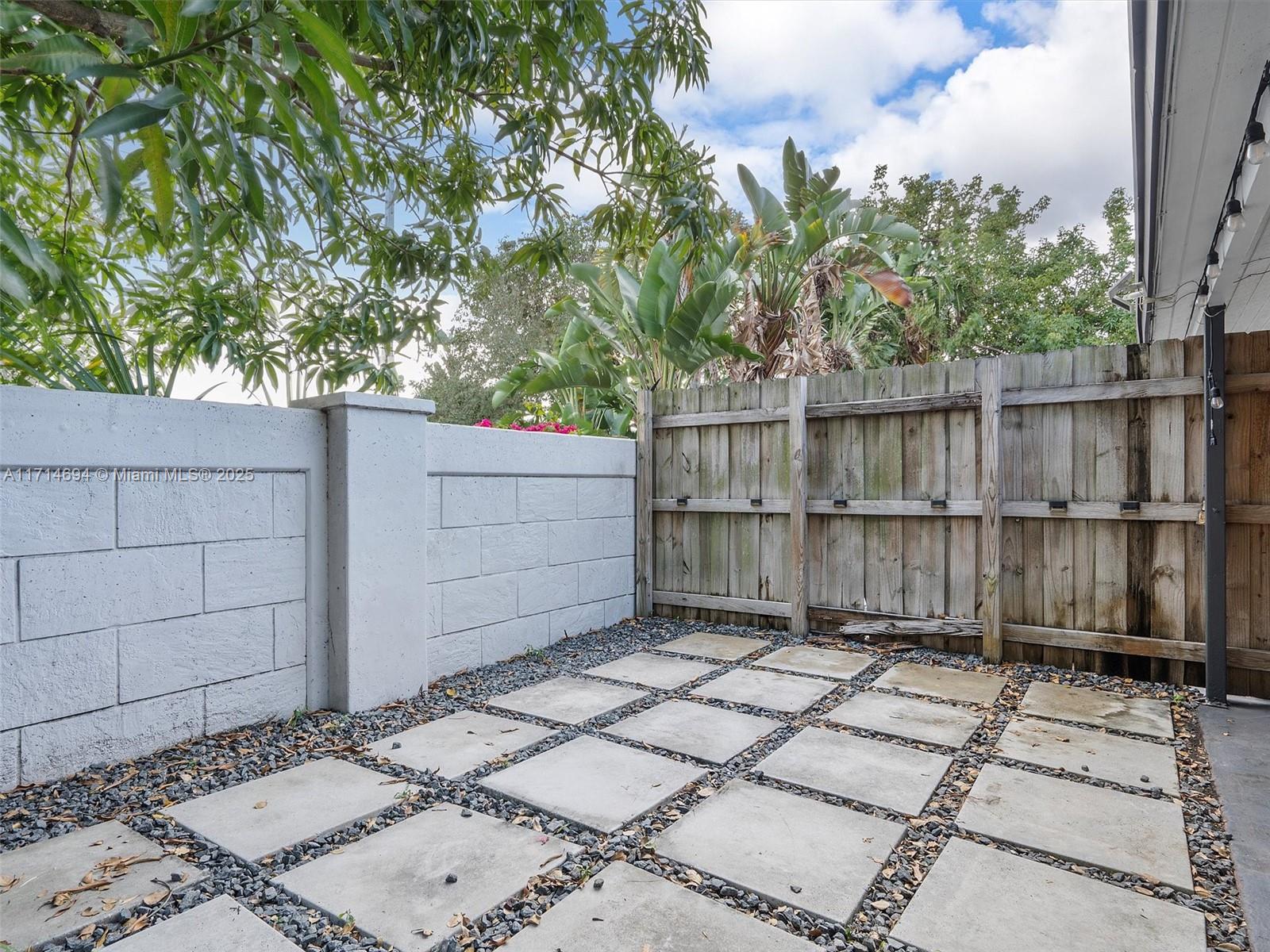 300 SW 23rd St