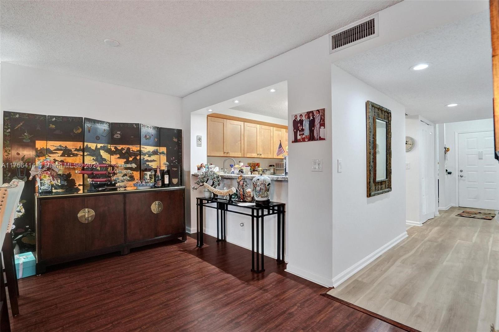 7239 Fairfax Dr # 208
