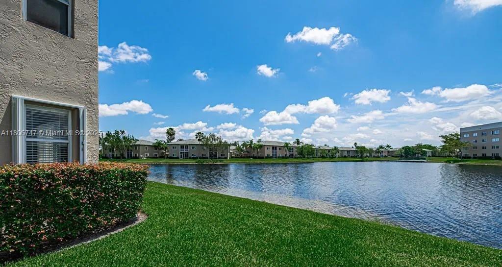 7443 Fairfax Dr # 208