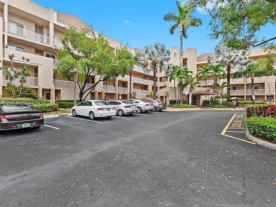 7443 Fairfax Dr # 208