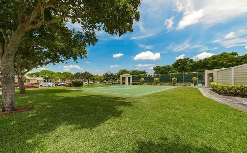 7443 Fairfax Dr # 208