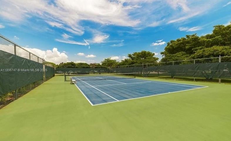 7443 Fairfax Dr # 208