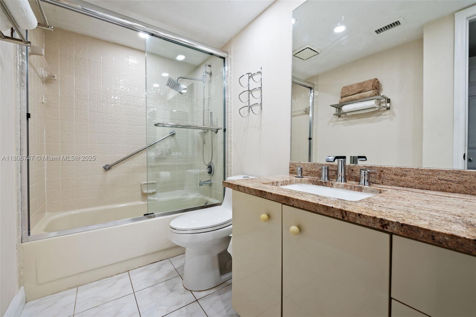 7443 Fairfax Dr # 208