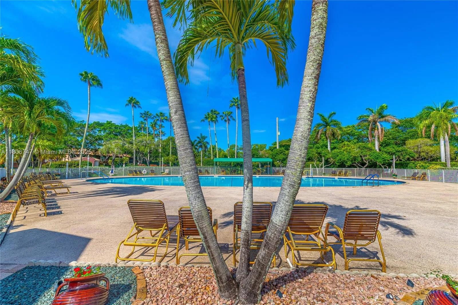 7443 Fairfax Dr # 208