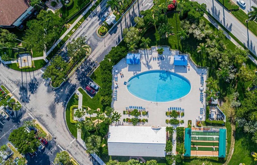 7443 Fairfax Dr # 208