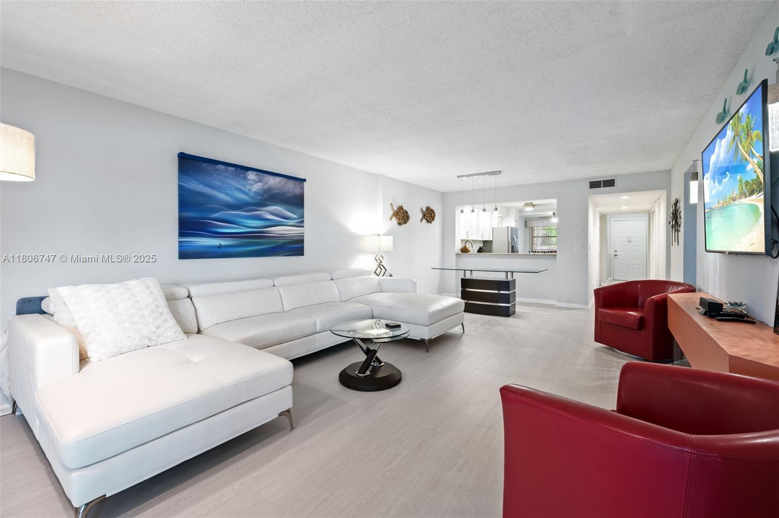 7443 Fairfax Dr # 208