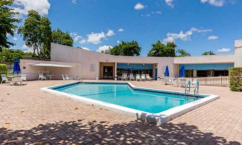 7443 Fairfax Dr # 208