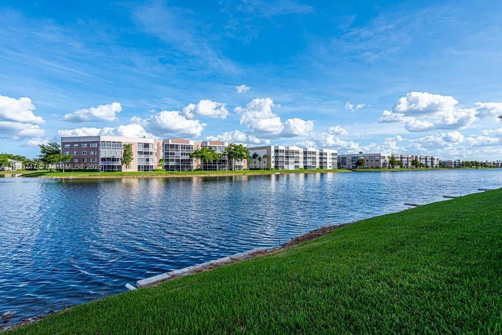 7443 Fairfax Dr # 208