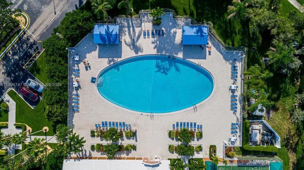 7443 Fairfax Dr # 208