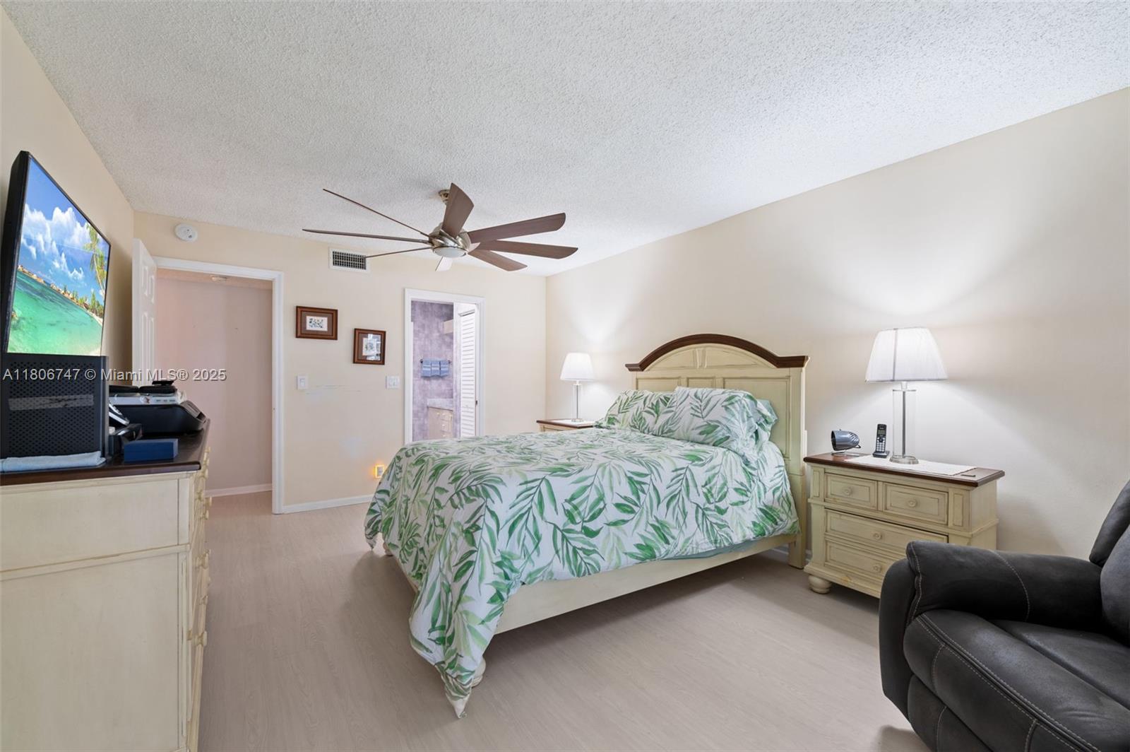 7443 Fairfax Dr # 208