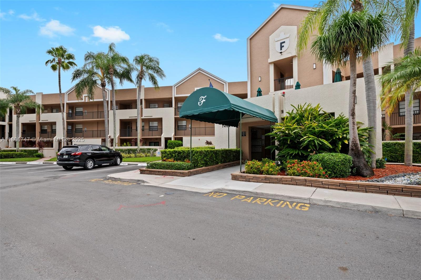 7443 Fairfax Dr # 208